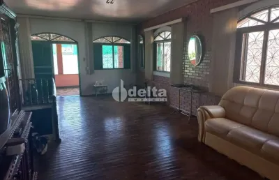 Casa disponível para venda no bairro osvaldo resende em uberlândia-mg