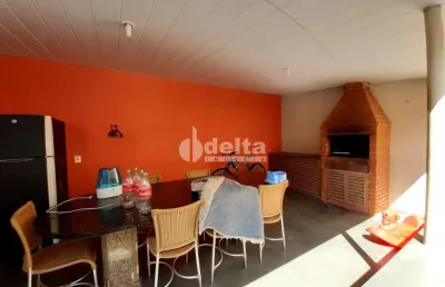 Casa residencial disponível para locação e venda no bairro presidente roosevelt em uberlândia-mg