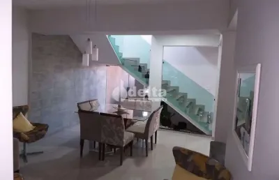 Excelente casa 246m²,  estilo sobrado a venda 4 quartos - jardim europa