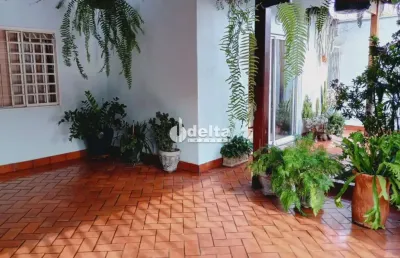 Casa residencial disponível para venda no bairro cidade jardim  em uberlândia-mg
