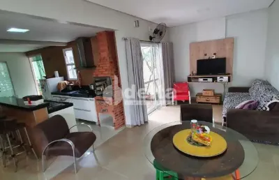 Casa no condomínio carmel disponível para venda em uberlândia-mg