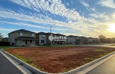 Terreno de esquina disponível para venda 306,11 m² no bairro presidente roosevelt em uberlândia-mg