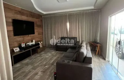 Casa com 3 quartos à venda no Jardim Europa, Uberlândia 