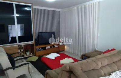 Casa residencial disponível para venda no bairro santa mônica em uberlândia-mg