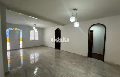 Casa residencial disponível para venda no bairro centro em uberlândia-mg