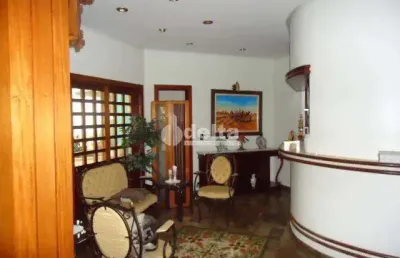 Casa residencial disponível para venda no bairro fundinho em uberlândia-mg