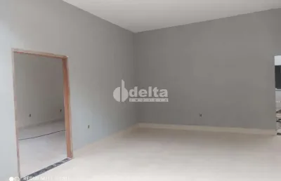 Casa com 3 quartos à venda no Jardim Europa, Uberlândia 