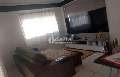 Casa com 3 quartos à venda no Jardim Europa, Uberlândia 