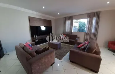 Casa residencial  disponível para venda no bairro santa mônica em uberlândia-mg