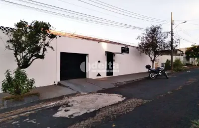 Casa com 3 quartos à venda no Tubalina, Uberlândia 