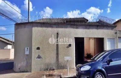 Casa com 3 quartos à venda no Jardim Europa, Uberlândia 