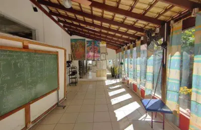 Casa comercial disponível para venda no bairro santa mônica em uberlândia-mg
