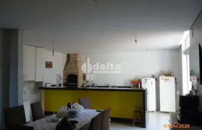 Casa disponível para venda e locação no bairro jardim europa em uberlândia-mg