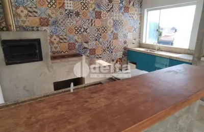 Casa residencial  disponível para venda no bairro santa mônica em uberlândia-mg