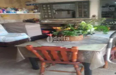 Casa residencial disponível para venda no bairro jardim dos gravatás (jockey camping) em uberlândia-mg