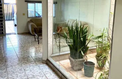 Casa residencial disponível para venda no bairro presidente roosevelt em uberlândia-mg