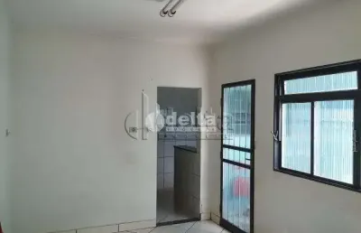 Casa comercial disponível para venda no bairro brasil em uberlândia-mg
