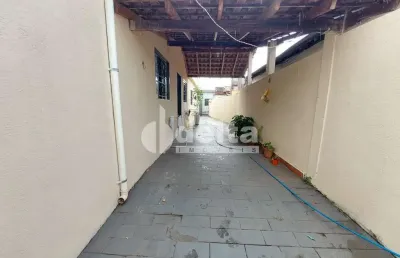 Casa residencial disponível para venda no bairro presidente roosevelt em uberlândia-mg