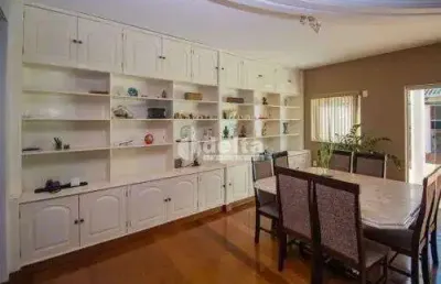 Casa residencial disponível para venda no bairro jardim karaíba em uberlândia-mg