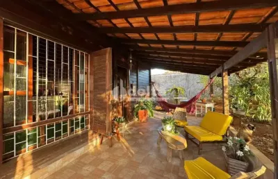 Casa disponível para venda no bairro santa mônica em uberlândia mg