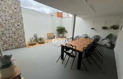 Casa no condomínio terra nova 1 disponível para venda em uberlândia mg