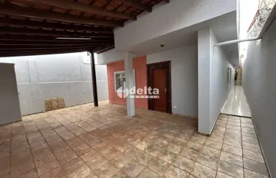 Casa disponível para locação e venda no bairro brasil em uberlândia-mg
