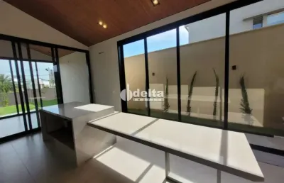Casa no condomínio tamboré disponível para venda em uberlândia-mg