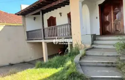 Casa disponível para venda no bairro centro em uberlândia-mg