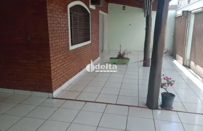 Casa residencial disponível para venda no bairro nossa senhora aparecida em uberlândia-mg