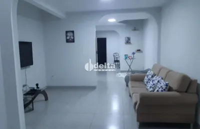 Casa disponível para venda no bairro granada em uberlândia mg