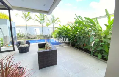 Casa no condomínio jardins versailles disponível para venda em uberlândia-mg