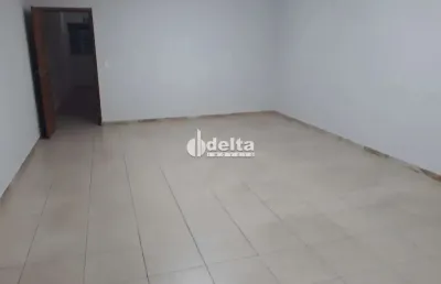 Casa comercial disponível para venda no bairro brasil em uberlândia-mg
