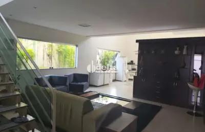 Casa disponível para venda no bairro morada da colina em uberlândia mg