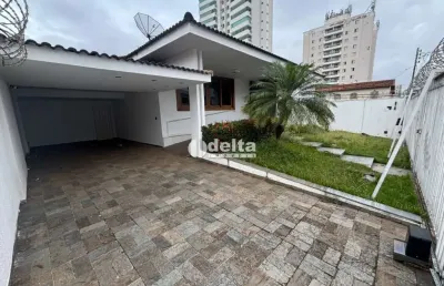 Casa comercial disponível para locação no bairro santa maria em uberlândia-mg.