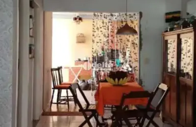 Casa no condomínio the palms disponível para venda em uberlândia-mg