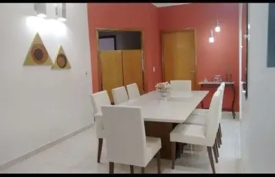 Casa disponível para locação e venda no bairro cidade jardim em uberlândia-mg.