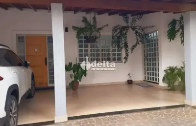 Casa disponível para venda no bairro santa mônica em uberlândia mg