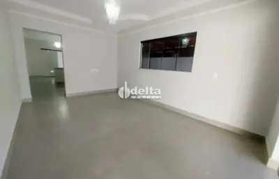 Casa residencial disponível para locação e venda no bairro alto umuarama em uberlândia-mg.