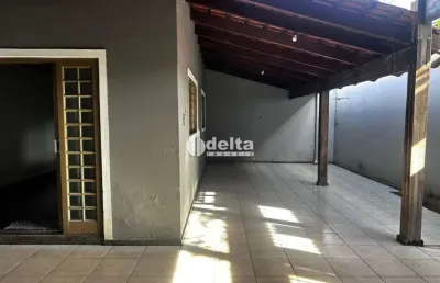 Casa residencial  disponível para venda no bairro segismundo pereira em uberlândia-mg