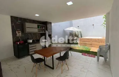 Casa disponível para venda no bairro aclimação em uberlândia mg