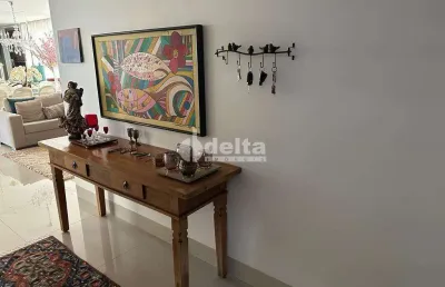 Casa em condomínio disponível para venda no bairro nova uberlândia em uberlândia-mg