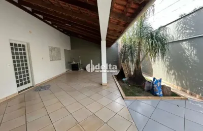 Casa residencial disponível para locação e venda no bairro laranjeiras em uberlândia-mg.