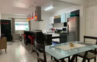 Casa residencial disponível para locação e venda no bairro santa mônica em uberlândia-mg.