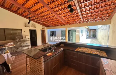 Casa residencial disponível para venda no bairro tocantins em uberlândia-mg.