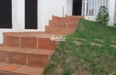 Casa disponível para locação e venda no bairro vigilato pereira em uberlândia-mg