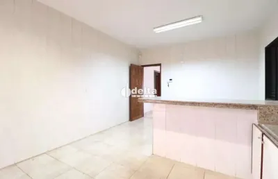 Casa disponível para venda no bairro cidade jardim em uberlândia-mg.