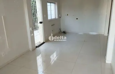 Casa comercial disponível para locação e venda no bairro tabajaras em uberlândia-mg