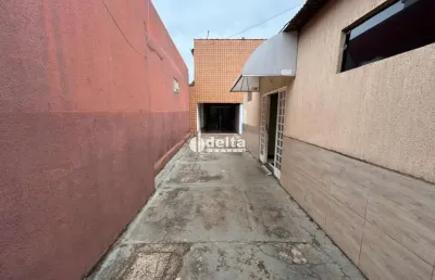 Casa residencial disponível para locação ou venda no bairro centro em uberlândia-mg