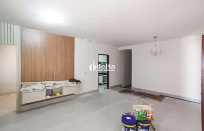 Casa residencial disponível para locação no bairro cidade jardim em uberlândia-mg.
