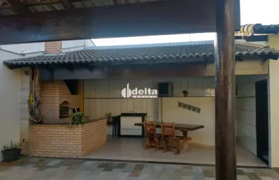 Casa disponível para venda no bairro santa mônica em uberlândia-mg